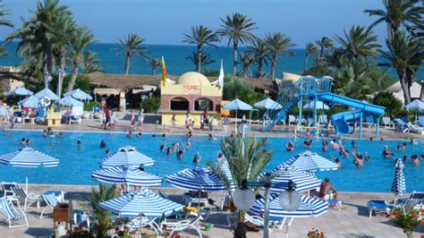 Faouzi mehdi dément sonia becheikh et la députée hayet omri. Tunisie : 8 millions de touristes cette année. Peut-on ...