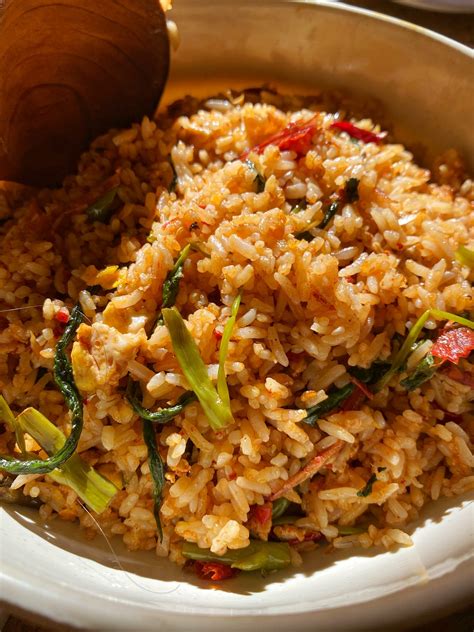 Apakah kamu langsung mengira kalau masakan ini berasal dari thailand karena menyatut nama salah satu kota wisata di negara tersebut? Resepi Nasi Goreng Kampung (Versi Cili Kering) | Resepi.My