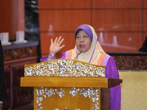 Parlimen malaysia terdiri daripada dua buah dewan iaitu dewan negara dan dewan rakyat. Portal Rasmi Parlimen Malaysia - :: Galeri Gambar