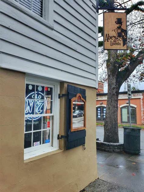 Visiting Savannah Georgia? Here Are The Best Places To Eat And Drink