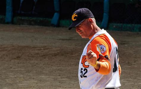 1.60 m (5 ft 3 in) playing position(s): Vladimir Hernández, después de dirigir en la Serie ...