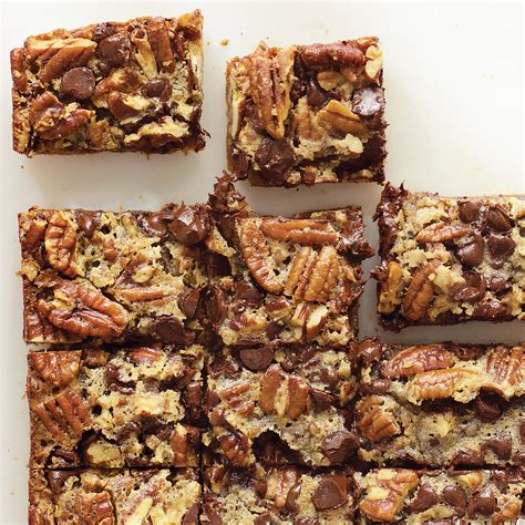 Remove from heat and add in the heavy cream, vanilla, salt, and pecans. Chocolate Pecan Pie Bars