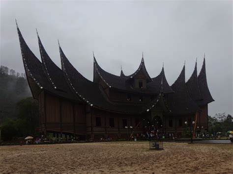 It is a timber palace constructed between 1902 to 1908. jalanjalan: Istana Lama Seri Menanti, Negeri Sembilan