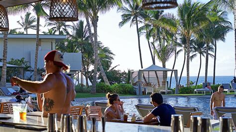 Hawaiis Best Beach Bars