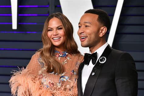 News about putting together her own cookbook john legend, wife chrissy teigen and their two kids celebrated easter early! Chrissy Teigen verrät aus Versehen Geschlecht ihres Babys