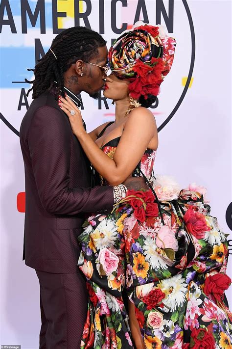 Photos Cardi B And Offset Kiss At The American Music Awards 2018