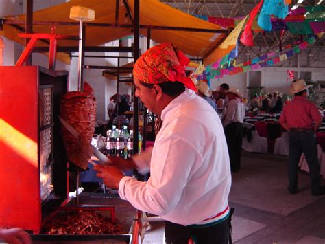 To make the beer batter, in a large bowl, combine the flour, cornstarch, baking powder and some salt. El rey de los tacos: el taco al pastor | Taquizas, Tacos ...
