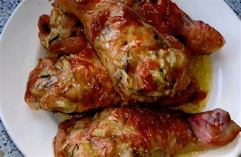 Ein herzhaftes Rezept für ein Abendessen gefüllte Hähnchenschenkel in