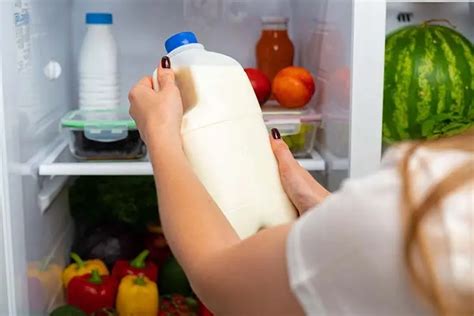 Combien de temps peut-on conserver le lait dans le réfrigérateur après