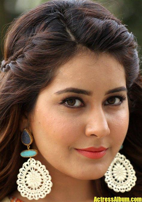 Telugu Actress Rashi Khanna Face Close Up Photos Gallery