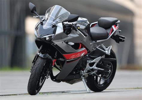 Hyosung is korean bike manufacturer forayed in india about 4 years. hyosung-GD250r-india-launch - CarBlogIndia