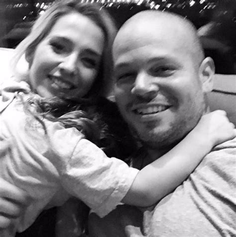 Y aunque siempre se caracterizaron por ser una pareja de bajo perfil, su separación fue muy hablada en las ultimas semanas, sobre todo por los rumores de. Soledad Fandiño y Residente se separan en secreto