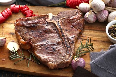 Rub the steak with cooking oil on both sides. T-Bone Steak vom Simmentaler Rind online kaufen ...