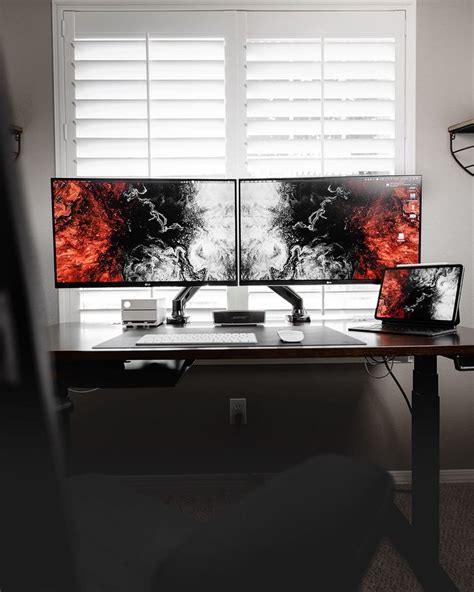 A dual-monitor rig can still be minimal [Setups] | Cult of Mac