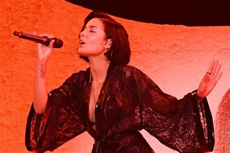 Halsey Performs Graveyard Live For The First Time Watch