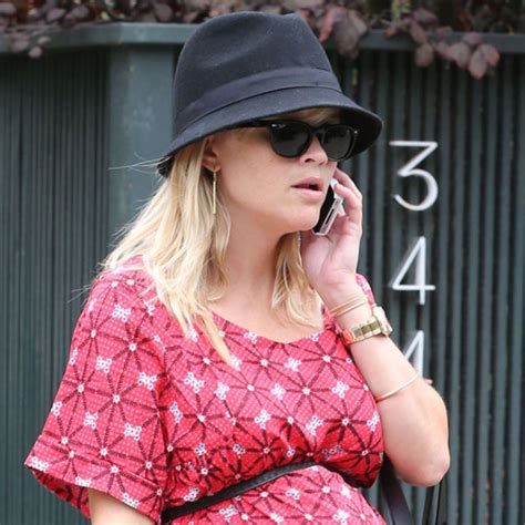 Pregnant Reese Witherspoon Out In La E Online