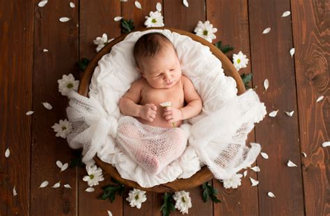 10 Cute Baby Poses To Inspire Your Next Baby Photography Session
