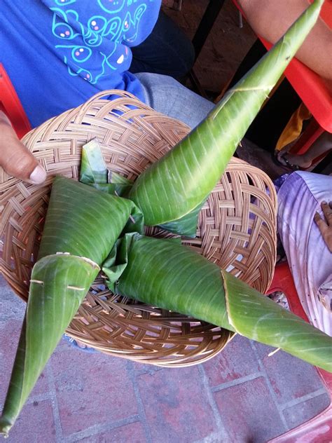 We also saw many local sweet kelantan desserts being sold & sellers selling real & fake gold jewellery. Pasar Siti Khadijah , Kelantan ~ SuteraUngu87