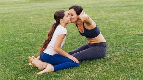 Mother Daughter Kissing Telegraph