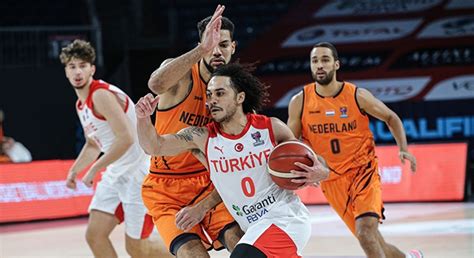 A milli takım'ın madrid'deki santiago bernabeu stadı'nda oynanacak ve tsi̇ 23.00'te başlayacak maça milli takım şu 11 ile çıkacak: A Milli Basketbol Takımı ilk galibiyetini aldı | Bahisal TV