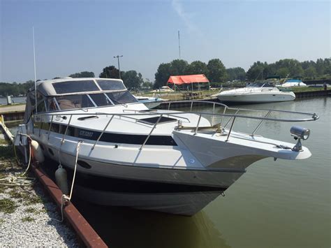 Up for sale is a 28 ft cargill cutter cabin cruiser. 30ft SUNRUNNER ULTRA 302 Cabin Cruiser Boat 1988 for sale ...