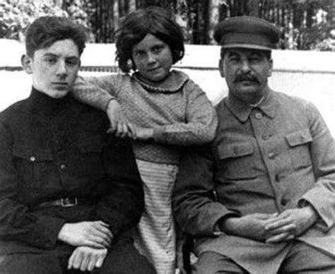 Józef Stalin Prawdziwa Historia Fatalny Ojciec Gwałciciel I Domowy