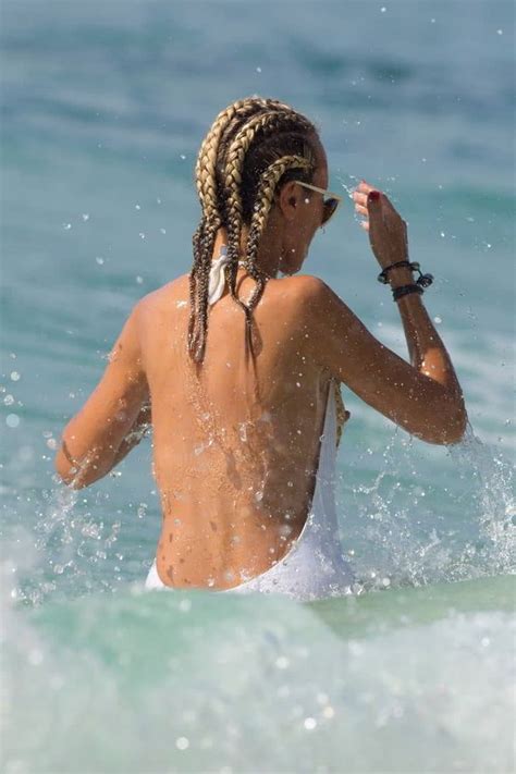 Lady Victoria Hervey Nipple Slip On The Beach In Barbados 2