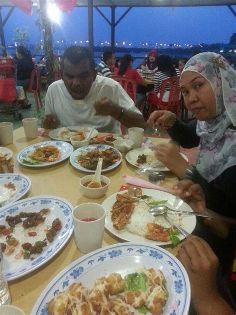 Video kali ni adalah beberapa makanan yang menarik dan yang perlu korang cuba bila berkunjung ke kota bharu. MAKANAN YANG PALING SEDAP DALAM DUNIA & GA 1001 RESEPI