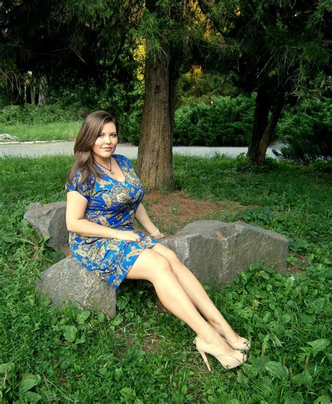 巨乳ロシアの女性elena K エロティックでポルノの写真