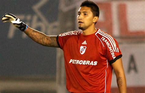 Memes de centurión y pizzi tras el triunfo de racing por peneales 4 a 2 en liniers sobre vélez, tras el empate 0 a 0 en el tiempo regular. el peor arquero de la historia de River - Página 3