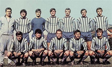Ukradena je zajedno sa još tri slike. Fudbaleri Željezničara, šampioni Jugoslavije 1972. godine ...