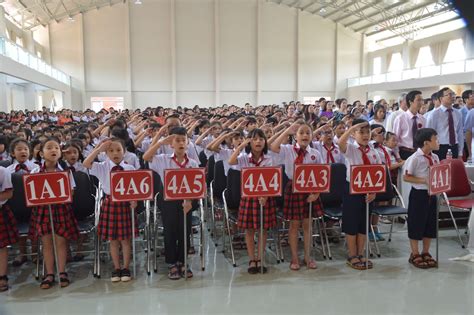 Dù chạy xe ôm suốt ngày mải miết. Bộ trưởng Phùng Xuân Nhạ: Dạy làm người rất khó khăn ...