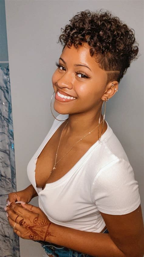 Knowing this, many men try to emulate their hairstyles in the hope that they will be more attractive to the ladies. Pin by Jewel on B E A U T I E S | Girls shaved hairstyles ...