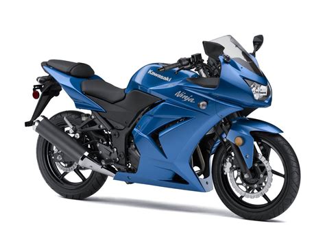 The ninja® 250r has always been a great place for beginning riders to get started, but modern sportbike technology means the littlest ninja is a great. Burn the Hell's Highway: 2010 Kawasaki Ninja 250R