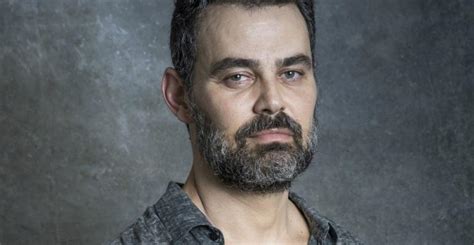 Brazilian actor carmo dalla vecchia, 38, demonstrates his favorite exercises for the readers of contigo! Carmo Dalla Vecchia se declara para ator de Malhação ...