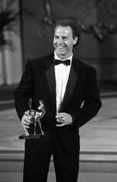 Franz beckenbauer entraine dans le sud de la france durant 103 jours, du 20 septembre au 31 décembre 1990 17. File:Bundesarchiv Bild 183-1990-1127-023, Leipzig, Bambi ...
