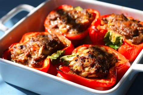 Das füllen von paprikaschoten ist immer eine gewinnende option, egal ob sie ihre familie mit einem herzhaften abendessen versorgen. Köstliche Low Carb Paprikaschoten Cevapcici Art ...
