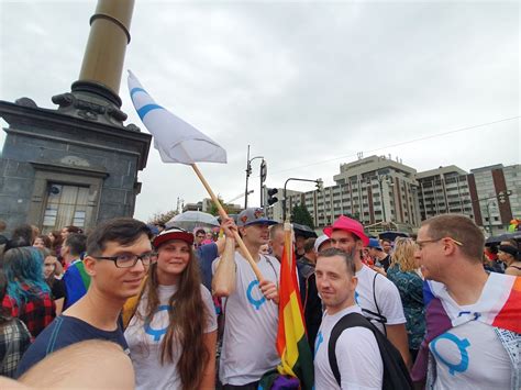 1989, on the cusp of the velvet revoluition, marie and her husband viktor return home in prague after years of exile. Byli jsme na Prague Pride 2019 | Galibi.cz