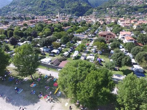 Within walking distance there is a small hamlet with 2 pizzerias. Camping Deserto Domaso, Domaso Comer see