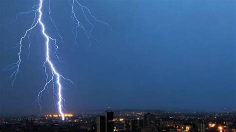 Fin mai 2016, de violents orages éclataient en vendée. Météo: des orages attendus en fin de journée - Le Soir
