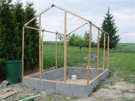 Der grundbau dieses selbst gebauten gewächshauses aus holz besteht aus vier. Gewächshäuser Selber Bauen Anleitung