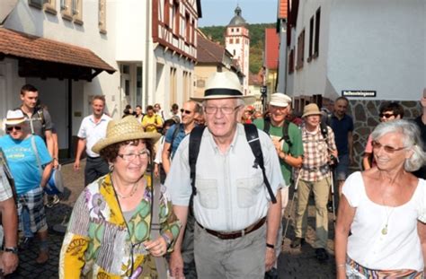 Jedenfalls hätte frau merkel das. Winfried Kretschmann und seine Frau Gerlinde haben in Mosbach ihre Wandertour durch das Land ...