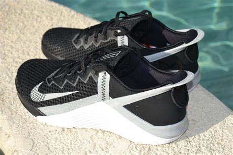 The nike go flyease hinges open so that you can put them on using only your feet. Nike Metcon 6 Shoe Review - Fit at Midlife