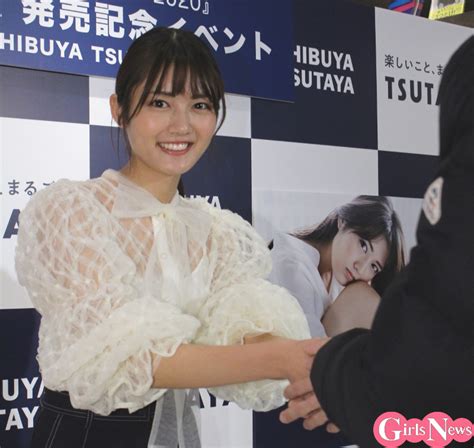 The site owner hides the web page description. 水谷果穂、初のカレンダーは初々しい水着姿やドレス姿など ...