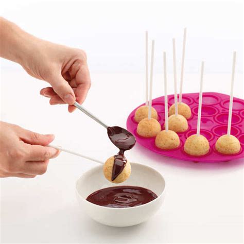 This will ensure that your cake pop will be removed easily from the moulder. Silicone cake pops kit (mould + decomax) - Lékué