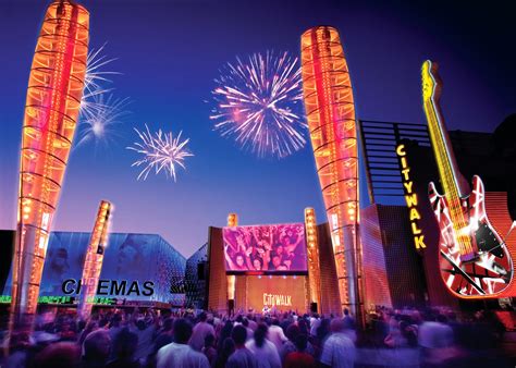 Haz clic aquí para más información. Universal CityWalk recibe el 2014 con la Fiesta de Año ...