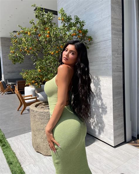 Kylie Jenner slaмs for trying to sexualize Easter in new pics