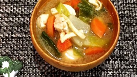 Youtube isn't just a we're not just talking about watching japanese lessons on youtube , either (though that's certainly. 【料理】具沢山 お味噌汁【Japanese food】 - YouTube