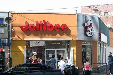Chefs Are Obsessed With Filipino Fast Food Spot Jollibee Now Its