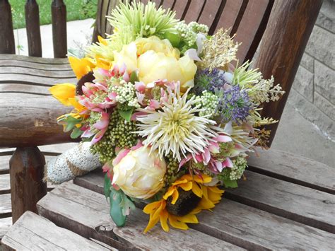 And today i'll share some of my favorite neutral bridal bouquets. Sunflower Peonies and Wild Flowers Rustic Wedding Bouquet